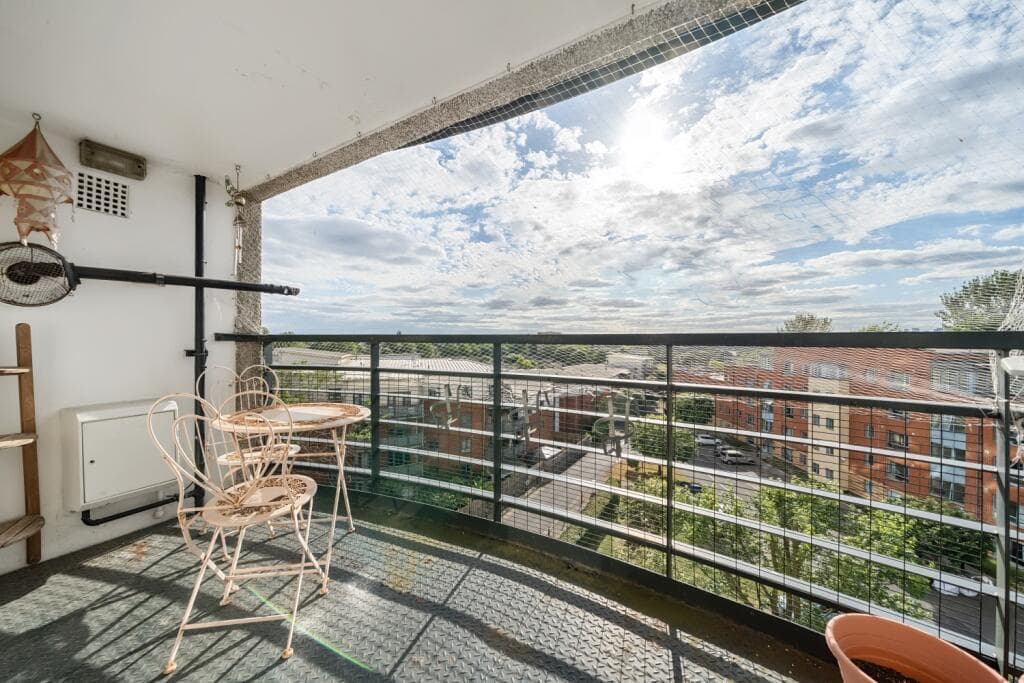 Main image of property: FLAT 66 GREENWICH HEIGHTS, MASTER GUNNER PLACE, LONDON