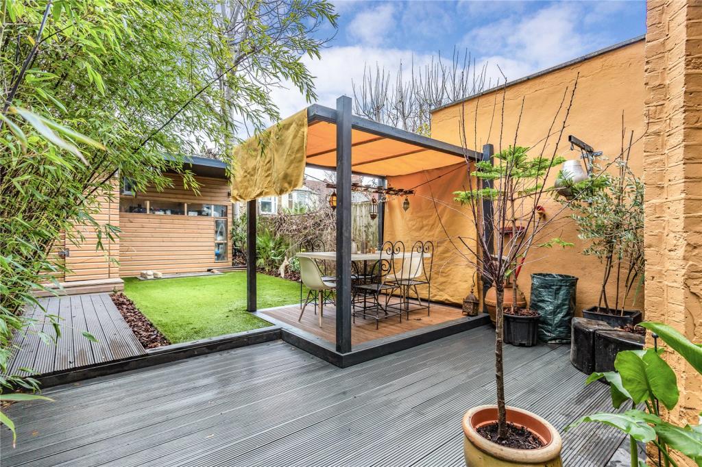 Homes with office space in the garden | Property blog